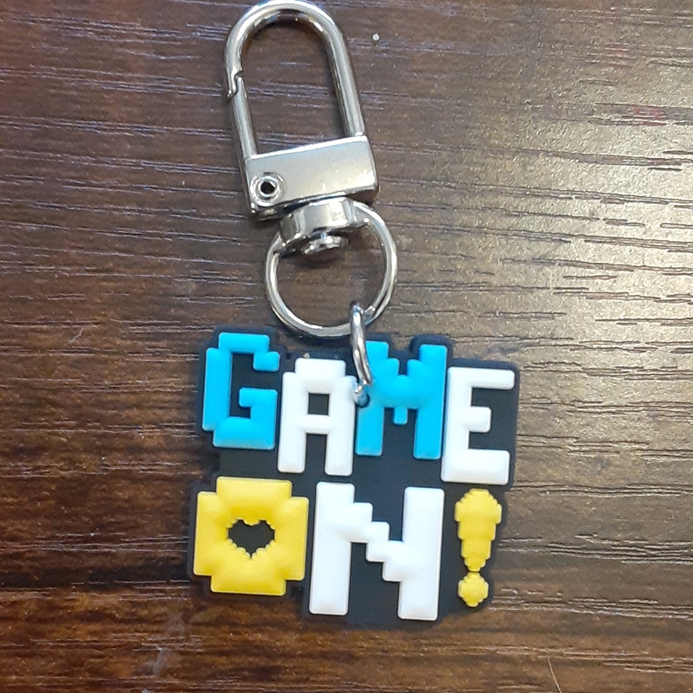 Bundle of Keychain and Bracelets for Gamers - Picture 6 of 9